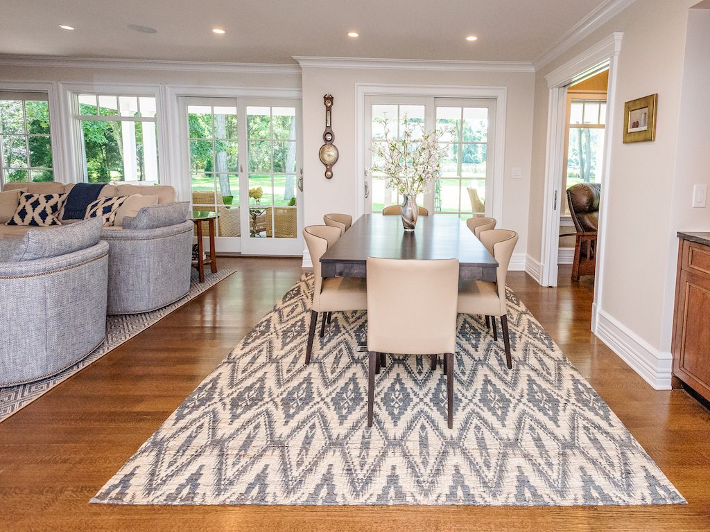 A dining room with a table and chairs in it